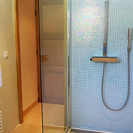Sainte-maxime Sleeps 10 Pool Wifi Holiday home